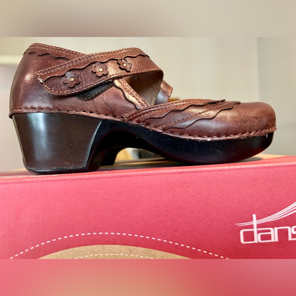 Dansko Harlow women’s size 38 Mahogany/brown  leather Mary Jane Clogs